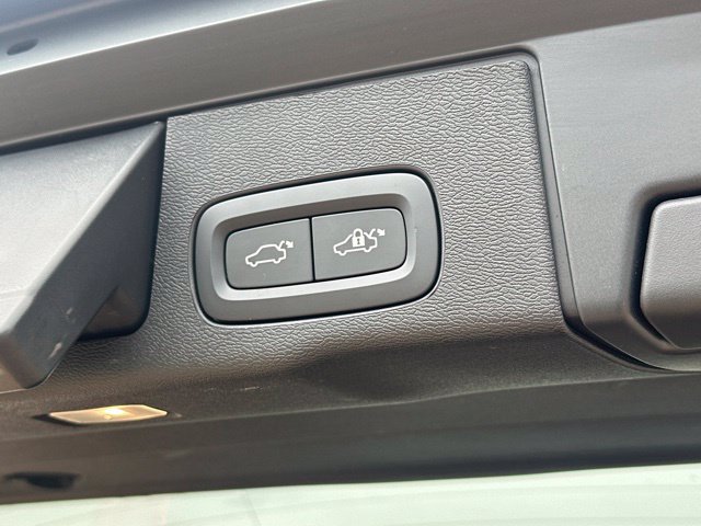 Certified 2025 Volvo XC60 B5 Ultra AWD/4WD image 35