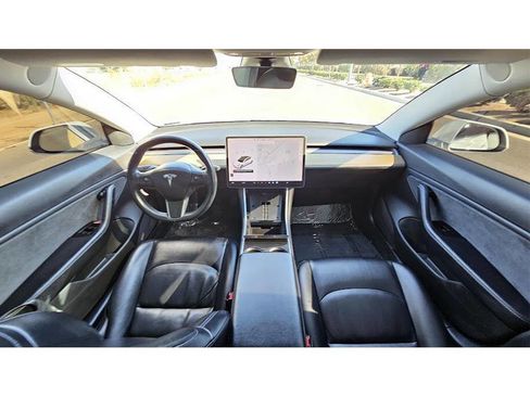 Used 2018 Tesla Model 3 Long Range image 16