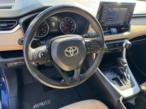 Used 2021 Toyota RAV4 XLE image 10