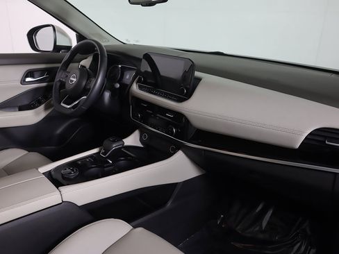 Used 2023 Nissan Rogue SL w/ SL Premium Package image 30