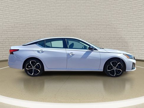 Certified 2024 Nissan Altima 2.5 SR FWD image 4