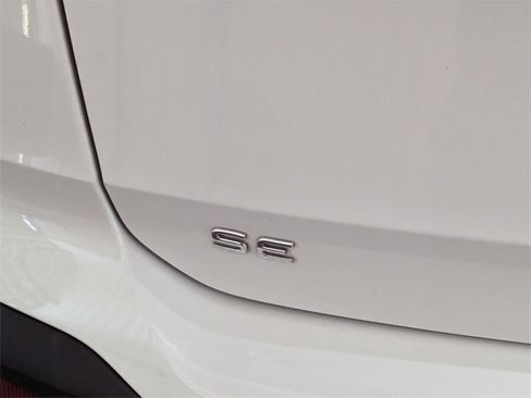 Used 2022 Volkswagen Taos SE image 11