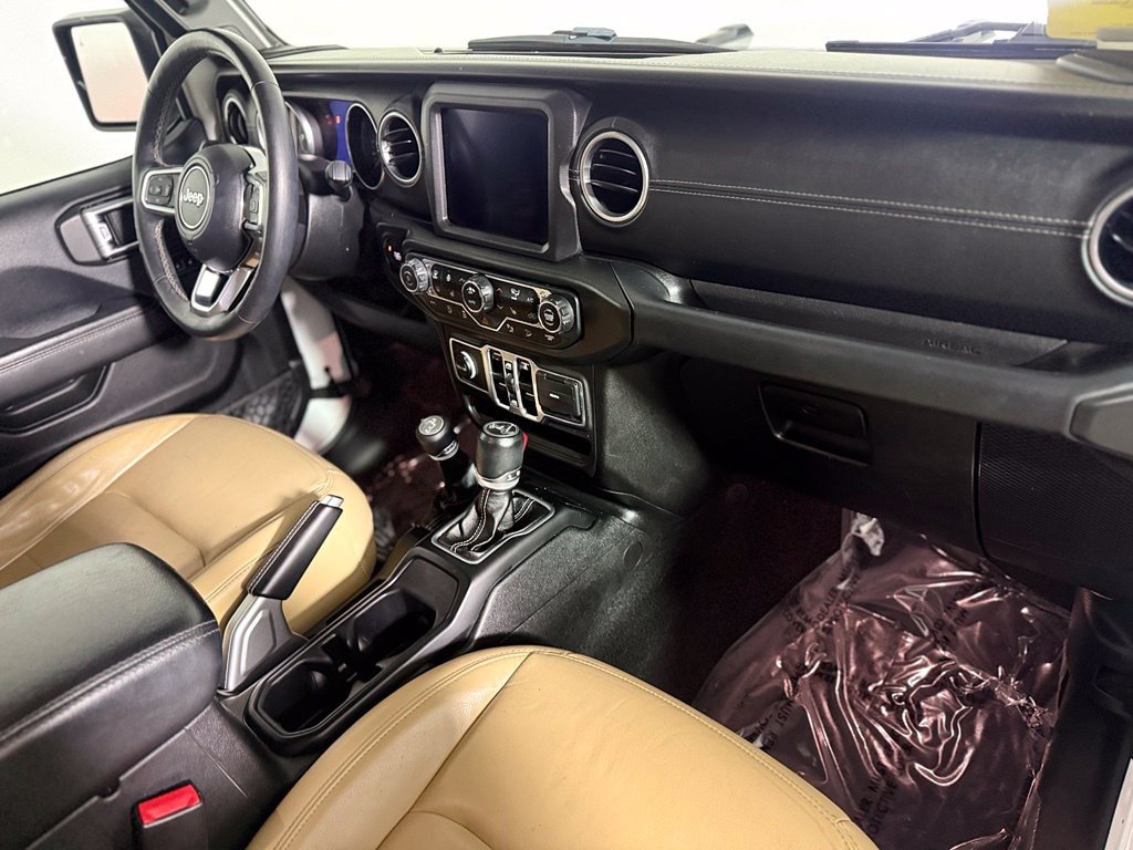 Used 2018 Jeep Wrangler Unlimited Sahara w/ Uconnect 4C Nav & Sound Group AWD/4WD image 25