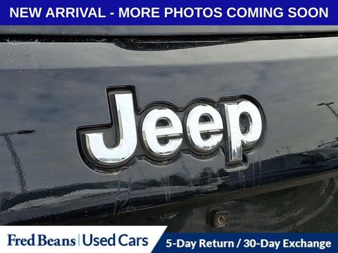 Used 2018 Jeep Grand Cherokee Laredo image 29
