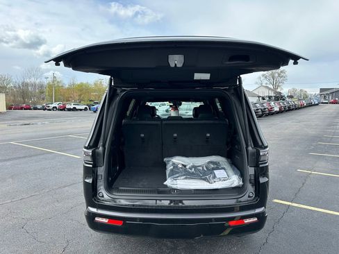New 2026 Jeep Grand Wagoneer Limited AWD/4WD image 12