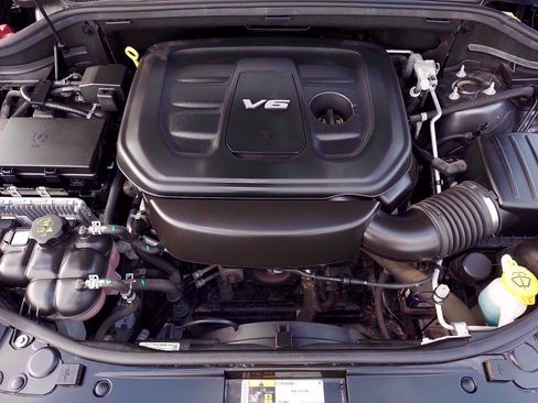 Used 2018 Jeep Grand Cherokee Altitude AWD/4WD image 28