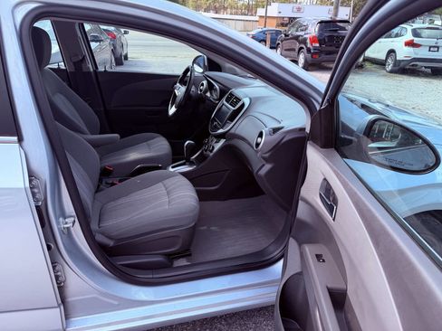 Used 2017 Chevrolet Sonic LT w/ Convenience Package image 18