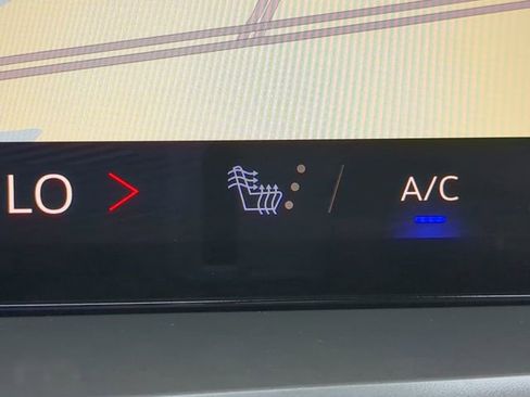 Used 2024 Chevrolet Traverse LT AWD/4WD image 22