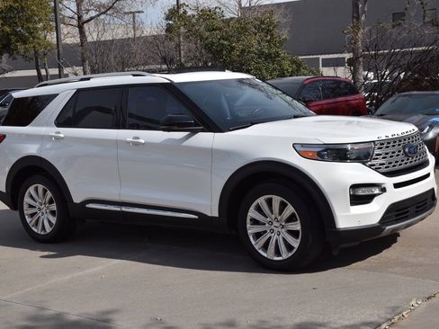 Certified 2022 Ford Explorer Limited w/ Limited Technology Package image 5