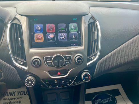 Used 2017 Chevrolet Cruze LT w/ Sun And Sound Package FWD image 16