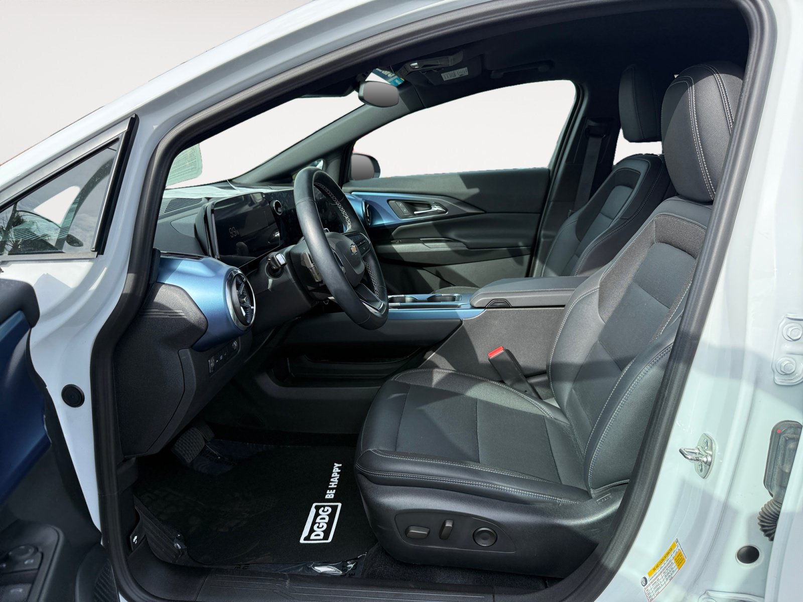 Used 2024 Chevrolet Equinox EV LT w/ LPO, Trailering Package AWD/4WD image 4