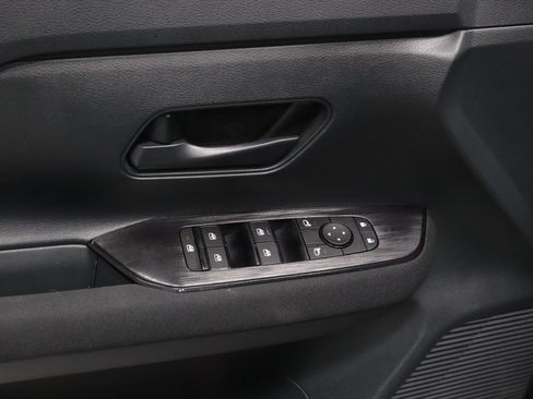 Certified 2025 Nissan Kicks S image 22