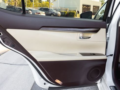 Used 2018 Lexus ES 350 w/ Premier Package FWD image 30