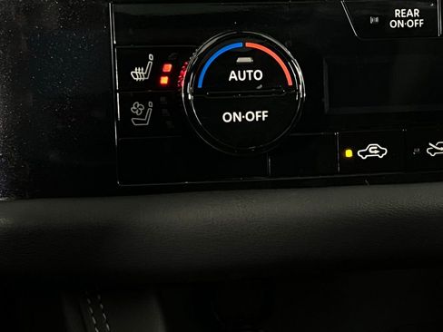 Used 2024 Nissan Pathfinder Platinum w/ Cargo Package image 19