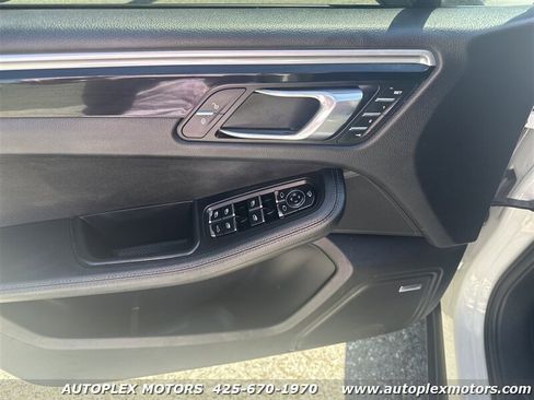 Used 2017 Porsche Macan image 24