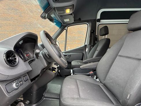 Used 2024 Mercedes-Benz Sprinter 2500 image 10