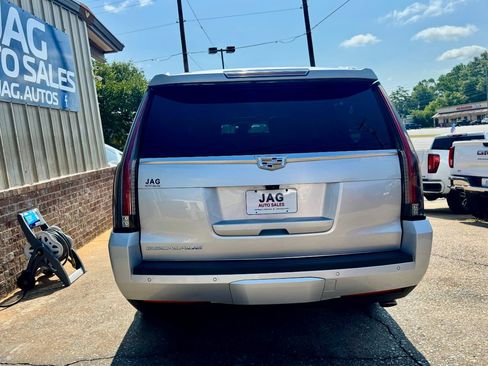 Used 2017 Cadillac Escalade ESV Platinum AWD/4WD image 9
