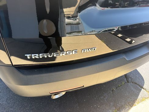 Used 2022 Chevrolet Traverse LS AWD/4WD image 6