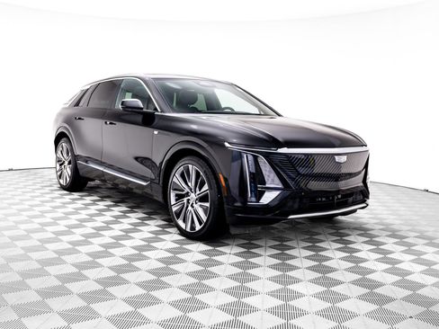 Certified 2025 Cadillac Lyriq Luxury w/ LPO, Floor Liner Package AWD/4WD image 7