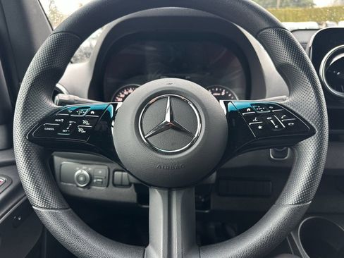 Used 2025 Mercedes-Benz Sprinter 2500 image 22