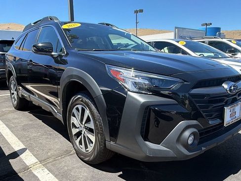 Certified 2025 Subaru Outback Premium AWD/4WD image 1