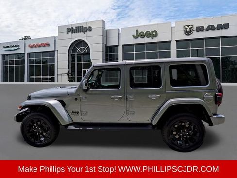 Used 2021 Jeep Wrangler Unlimited Sahara AWD/4WD image 6