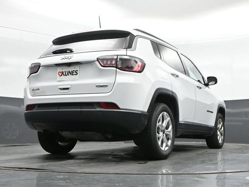 Used 2025 Jeep Compass Latitude AWD/4WD image 35