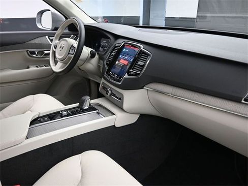 New 2025 Volvo XC90 B5 Plus w/ Protection Package Premier image 29
