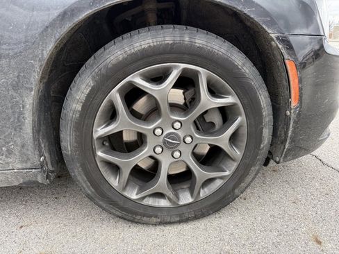 Used 2016 Chrysler 300 S image 12