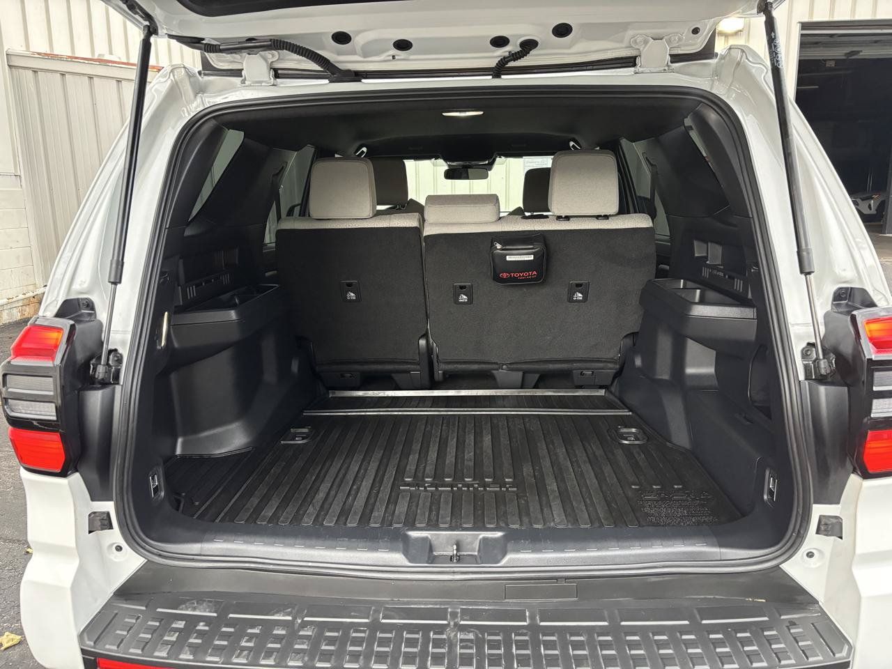 Used 2025 Toyota 4Runner SR5 AWD/4WD image 19
