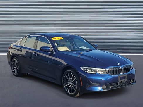 Used 2019 BMW 330i xDrive Sedan w/ Convenience Package image 2