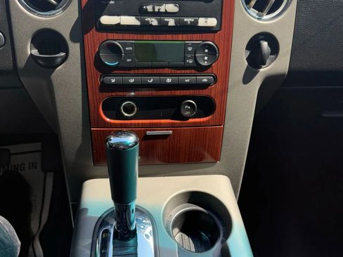 Used 2005 Ford F150 Lariat image 12