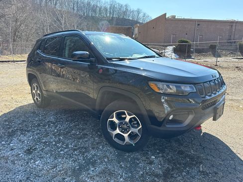 Used 2022 Jeep Compass Trailhawk w/ Trailhawk Convenience Group image 12