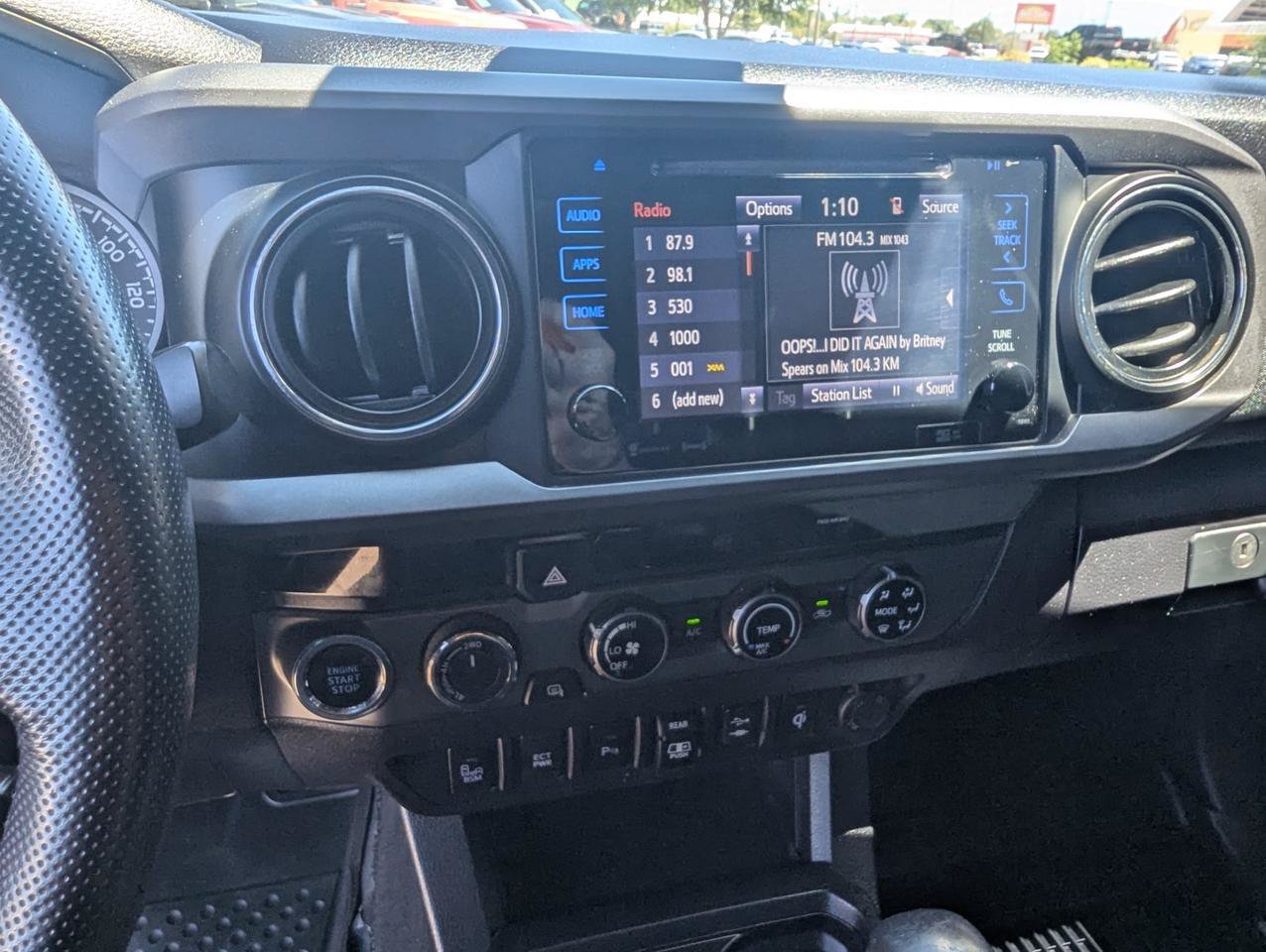 Used 2018 Toyota Tacoma TRD Sport w/ Technology Package AWD/4WD image 18