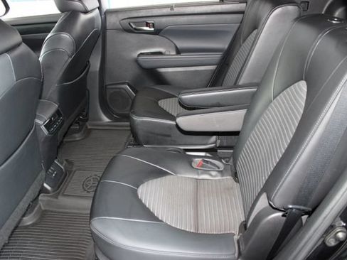 Used 2022 Toyota Highlander XSE AWD/4WD image 22