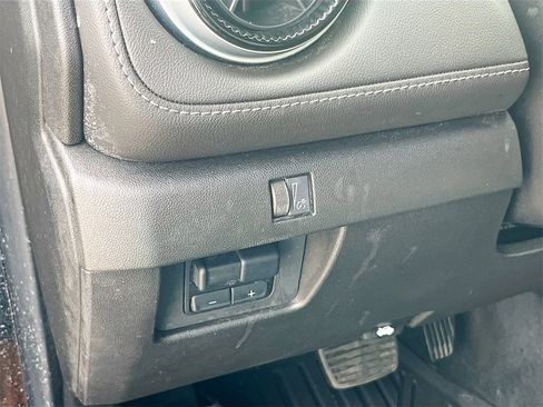 Used 2023 Chevrolet Colorado LT w/ LT Convenience Package II image 10