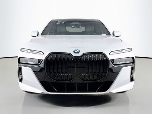 Certified 2025 BMW 740i image 2