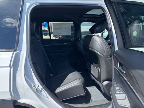 New 2026 Jeep Grand Cherokee Altitude AWD/4WD image 27