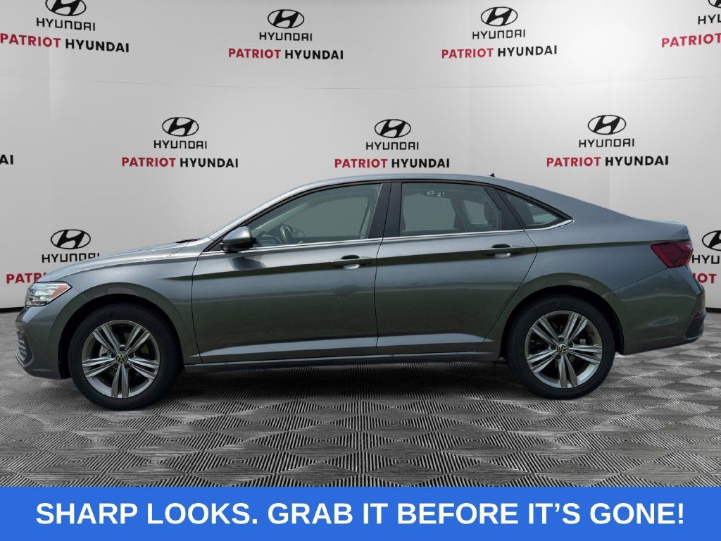 Used 2024 Volkswagen Jetta SE FWD image 6