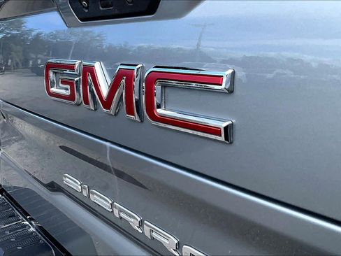 Used 2023 GMC Sierra 1500 SLT w/ SLT Premium Package AWD/4WD image 32