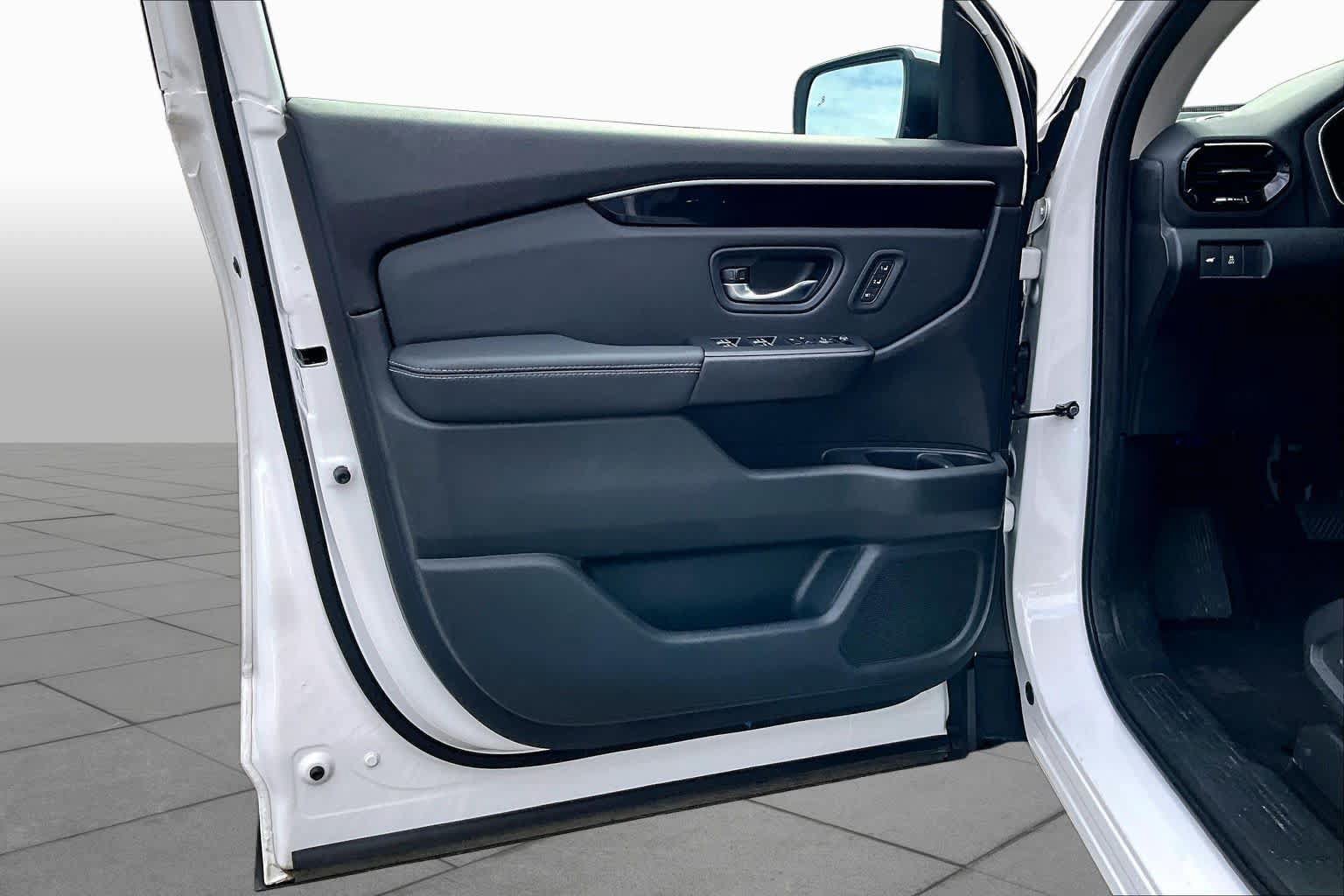 Used 2024 Honda Pilot Touring image 22