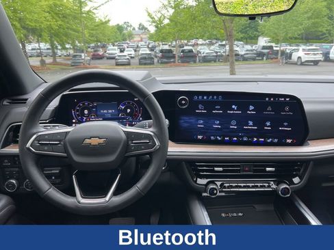 Used 2025 Chevrolet Tahoe High Country AWD/4WD image 17