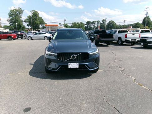 Used 2025 Volvo XC60 B5 Plus AWD/4WD image 3