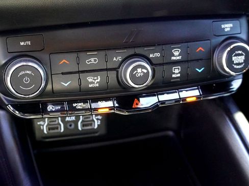 Used 2022 Dodge Durango SXT w/ Blacktop Package image 14