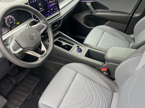 New 2026 Volkswagen Tiguan SE image 10