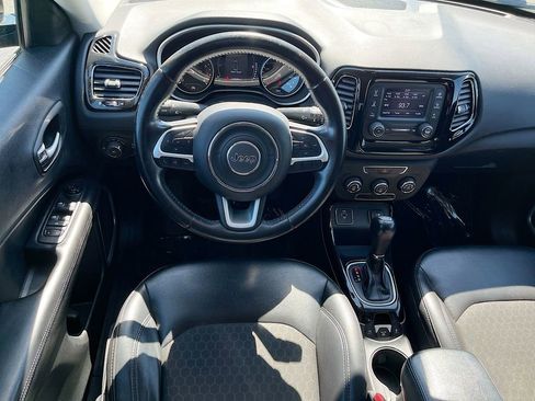 Used 2018 Jeep Compass Latitude FWD image 20