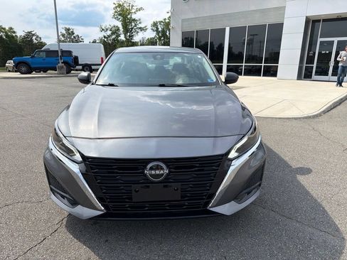 Used 2025 Nissan Altima 2.5 SV FWD image 9
