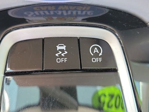 Used 2025 Toyota Corolla Cross L FWD image 21