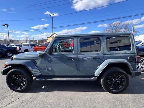 Used 2025 Jeep Wrangler Sahara 4xe image 4