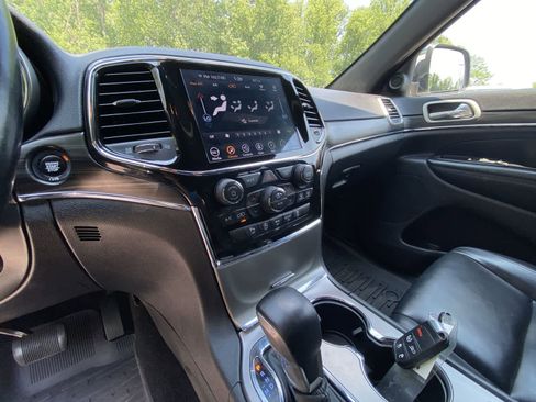 Used 2021 Jeep Grand Cherokee Limited AWD/4WD image 23